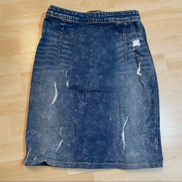 Vero Moda Dresses & Skirts - Vero Moda‎ acid  washed denim skirt